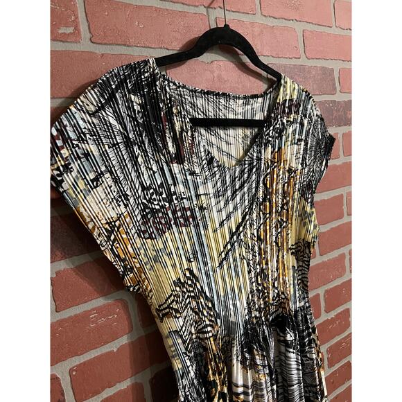 Abstract Animal Print Pleated Stretch Top - Picture 2 of 7